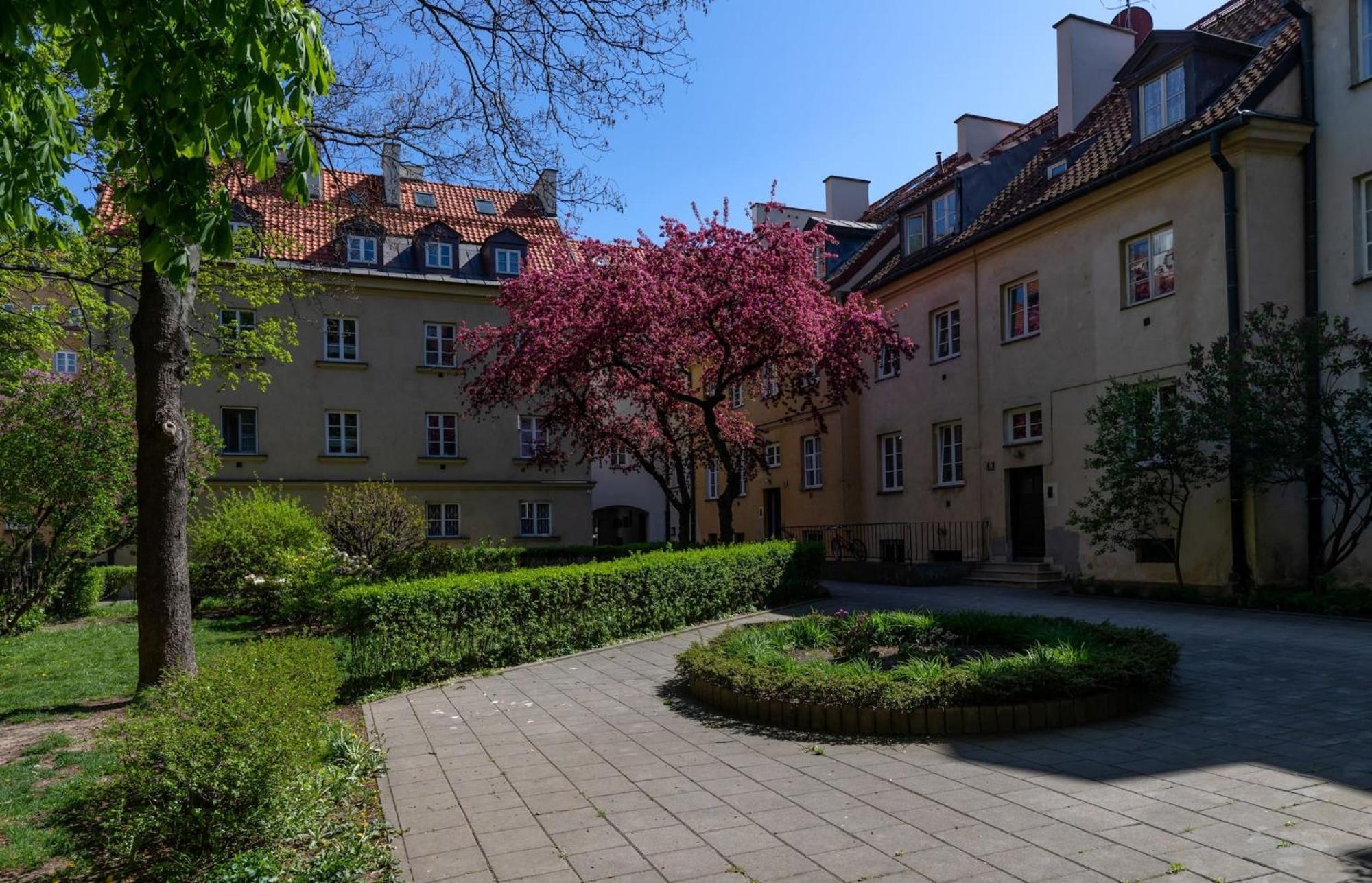 Fashioned Apartment Rycerska By Noclegi Renters Varsovia Exterior foto